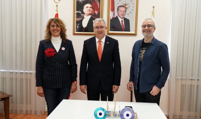 Egeli Sinemacı Akademisyene “En İyi Yönetmen” Ödülü