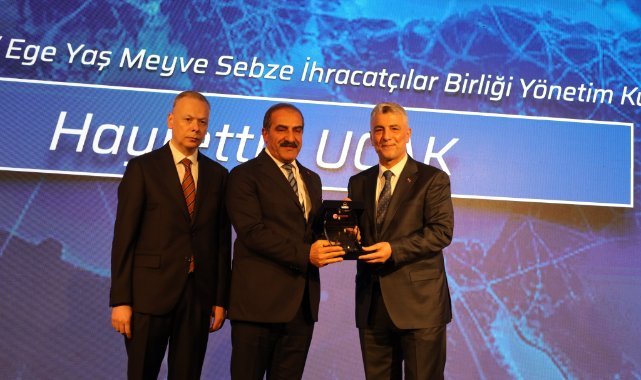 Egeli yaş meyve sebze ihracatçılarına büyük ödül