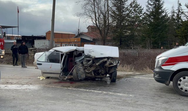 Forklifte çarpan otomobil kağıt gibi ezildi