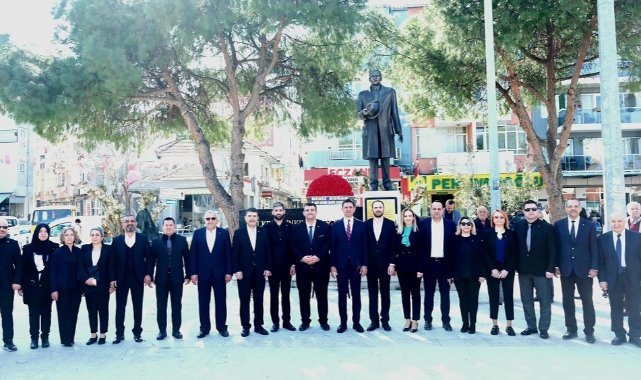 Gaziemir Belediye Başkan Adayı Doğan ve Meclis Üyesi Adaylarından Atatürk Anıtı’na çelenk sunumu