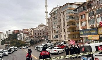 Gaziosmanpaşa'da üvey annesini sokak ortasında başından vurarak öldürdü