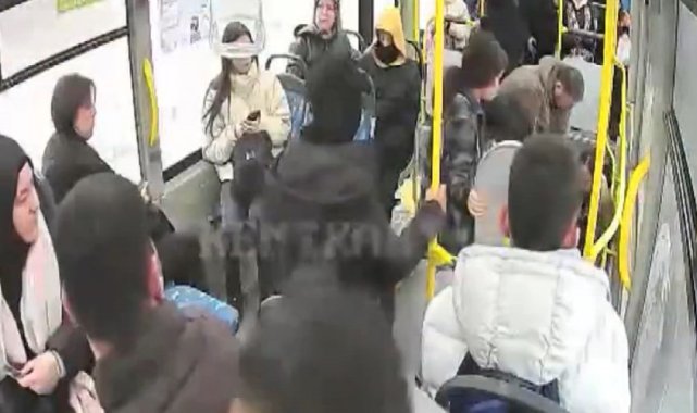 Halk otobüsünde fenalaşan öğrenciyi, otobüs şoförü hastaneye yetiştirdi