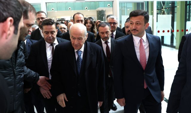Hamza Dağ Bahçeli'yi karşıladı