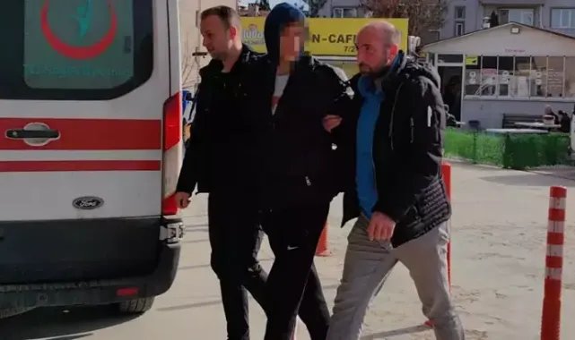 Hırsızlık için girdiği evin sahibi ile arkadaşını bıçaklayan şüpheli yakalandı