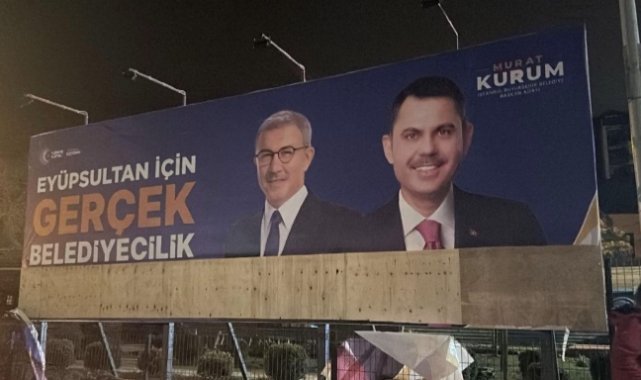 İBB ekipleri tarafından Cumhur İttifakı Adayı Murat Kurum’un afişleri teker teker toplatıldı