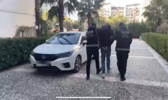 İnterpol tarafından kırmızı bültenle aranan zanlı İzmir’de yakalandı