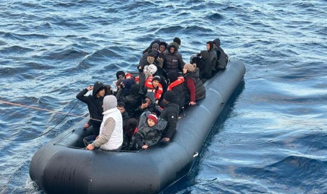 İzmir açıklarında 57’si çocuk 159 düzensiz göçmen kurtarıldı