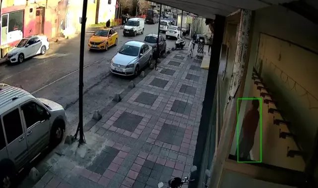 Kağıthane'de şüpheliler tekel bayi önüne patlayıcı atıp kaçtı