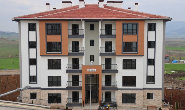 Kalıcı deprem konutlarında anahtar teslimatları başladı