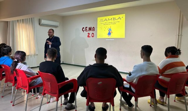 Maddenin etkisiyle 5. kattan atlayanda var, annesini bıçaklamaya kalkan da