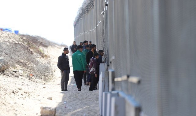 Refah’taki yerinden edilmiş Filistinlilerin gergin bekleyişi sürüyor