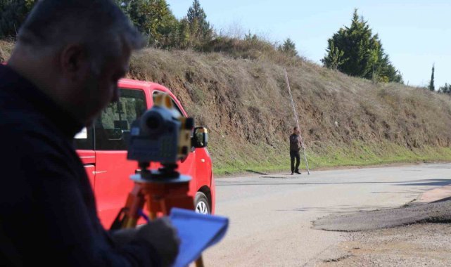 Sakarya’daki gizemli yol: Ayağını frenden çeken yokuş yukarı çıkıyor
