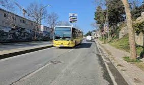 Sarıyer’de kazadan kaçarken ters yöne giren İETT otobüsü hafif ticari araçla kafa kafaya çarpıştı