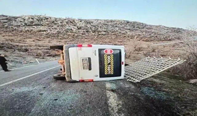 Siirt'te işçileri taşıyan minibüs devrildi