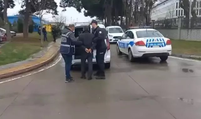 Uzaklaştırma kararı bitince kapıyı kırıp silah doğrulttu; anne ve kızları KADES'le kurtuldu