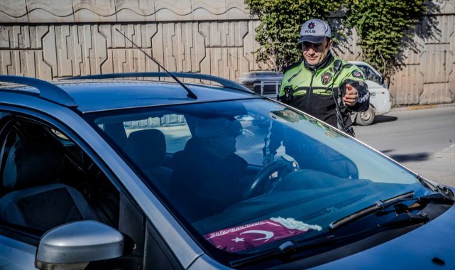 Yolu 3 dakika kısaltmak için 690 TL ödediler, polisi görünce şaşkına döndüler