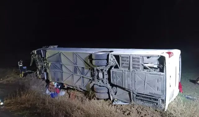 Yozgat'ta yolcu otobüsü devrildi