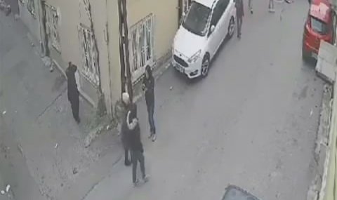 10 yaşındaki çocuk otomobilin altında kaldı