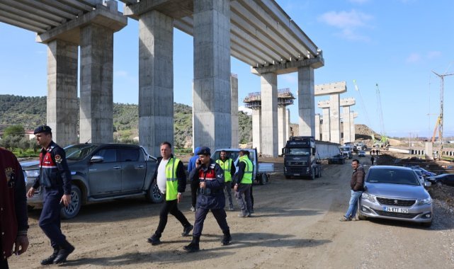 Aydın-Denizli Otoyolu’nda çalışan işçiler, aylardır paralarını alamadıkları gerekçesiyle grev başlat