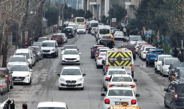 Bahçelievler’de trafik çilesi: 200 metre mesafe 25 dakikada gidiliyor