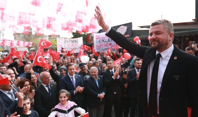 Buca’da miting gibi açılışlar