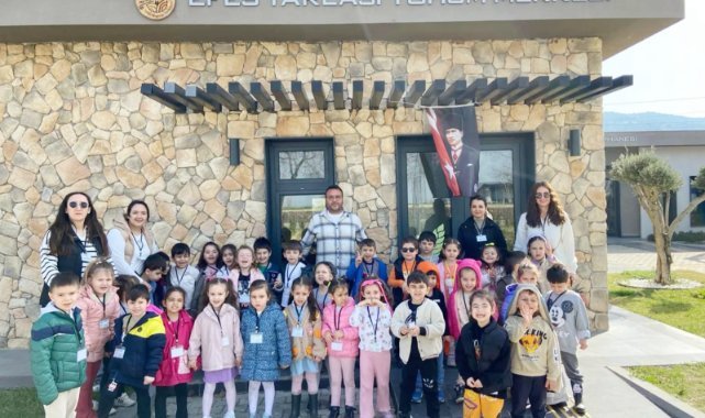 Efes Tarlası Yaşam Köyü çocukları toprakla buluşturuyor
