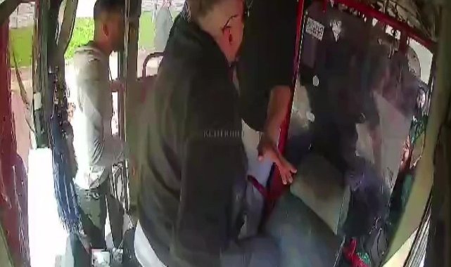 Fazla yolcu kavgasında şoför yolcuya sopa ile saldırdı