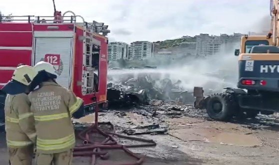 İzmir'de beyaz eşya deposunda korkutan yangın