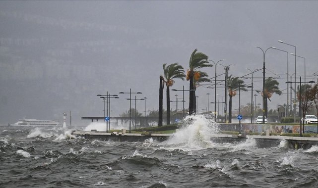 İzmir'de vapur seferleri iptal edildi