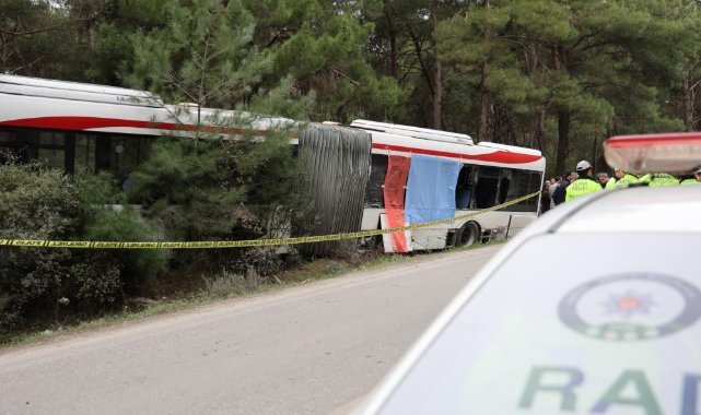 İzmir’de yolcuların olduğu belediye otobüsüne tır çarptı: 1 ölü, 4 yaralı