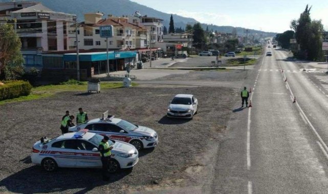 İzmir jandarmasından havadan trafik denetimi