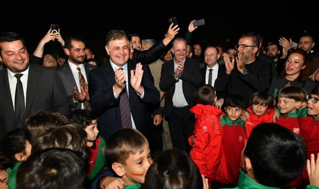 Karşıyaka stadı için miting yaptılar