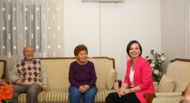 Kınay’dan CHP Karabağlar İlçe Örgütü’nün En Yaşlı Üyesine Ziyaret