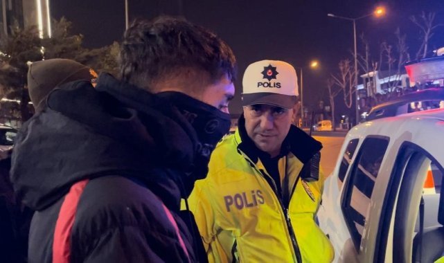 Polisten kaçıp, sosyal medyada fenomen oldu...Çorba içerken yakalandı