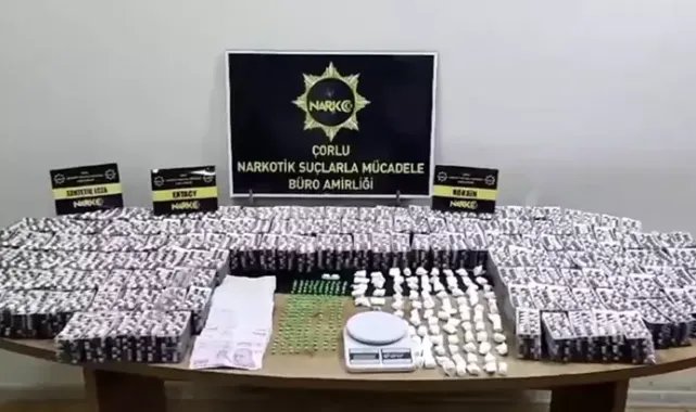 Tekirdağ'da çatıya, tuğla altı ve çoraplara gizlenen binlerce uyuşturucu hap ele geçirildi