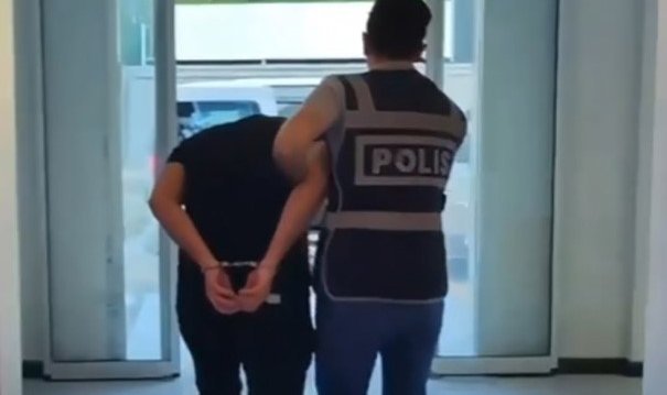 44 yıl hapis cezasıyla aranan azılı dolandırıcı İzmir'de yakalandı
