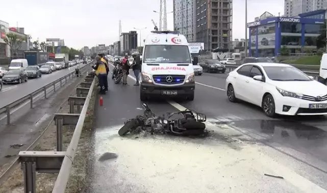 Basın Ekspres'te emniyet şeridindeki araca iki motosiklet çarptı: 2 yaralı