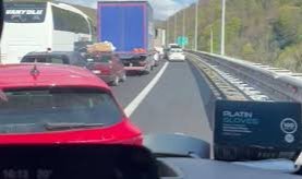 Bayram trafiğinde kazaya ulaşmak için yola çıkan ambulansın zor anları