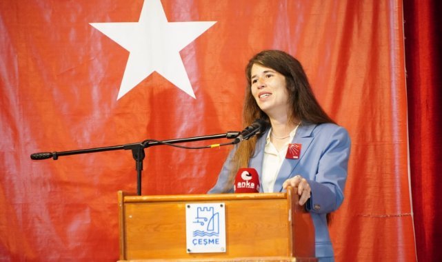 Çeşme’nin ilk kadın başkanı Lal Denizli mazbatayı aldı