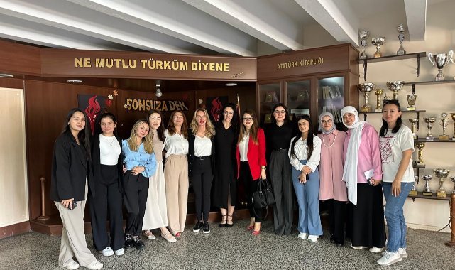 Egeli uluslararası öğrenciler görme engelli kardeşlerine masallar anlattı