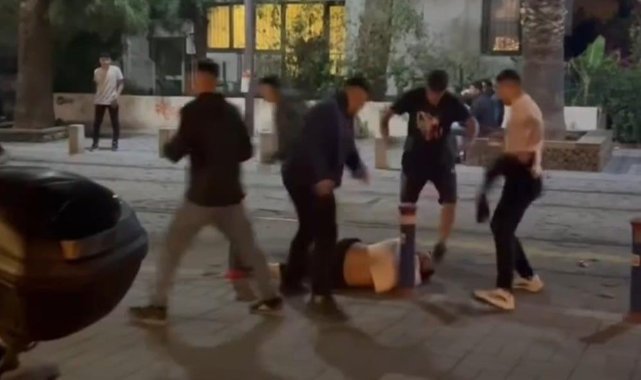 İzmir'de 7 kişi 2 kişiyi öldüresiye dövdü