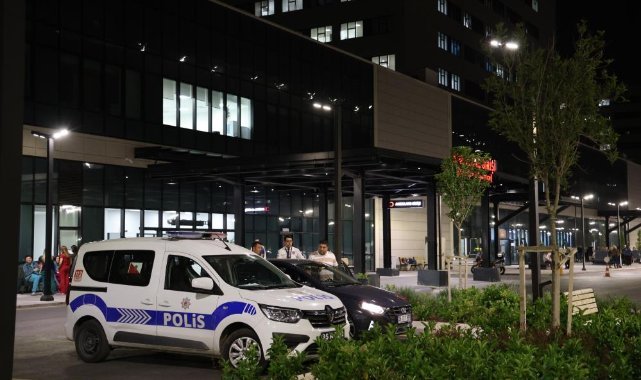 İzmir’de doktor ve sağlık çalışanları kendilerini odaya kilitledi, tehdit şüphelisi tutuklandı
