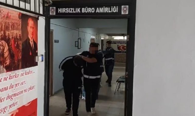 İzmir’de motosikletli kapkaççılar kıskıvrak yakalandı