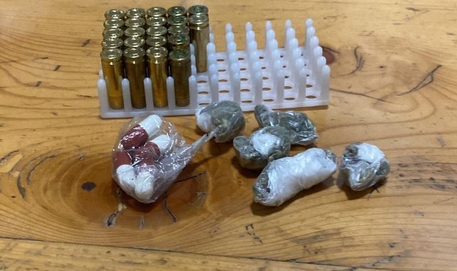 İzmir'de suçüstü yakalanan 2 zehir taciri tutuklandı