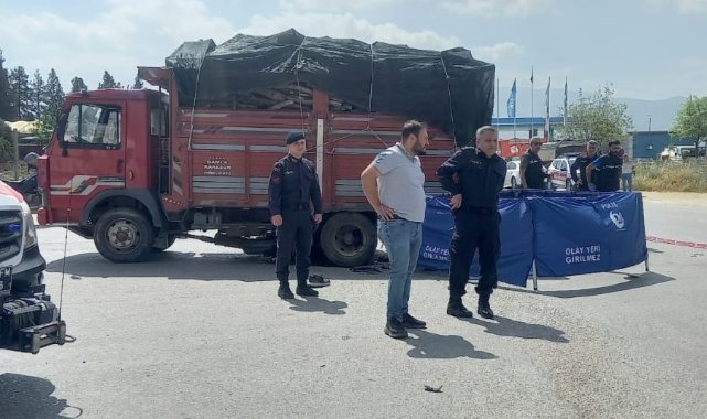 Kaza yerine gelen polisler, mesai arkadaşlarının cenazesiyle karşılaştı