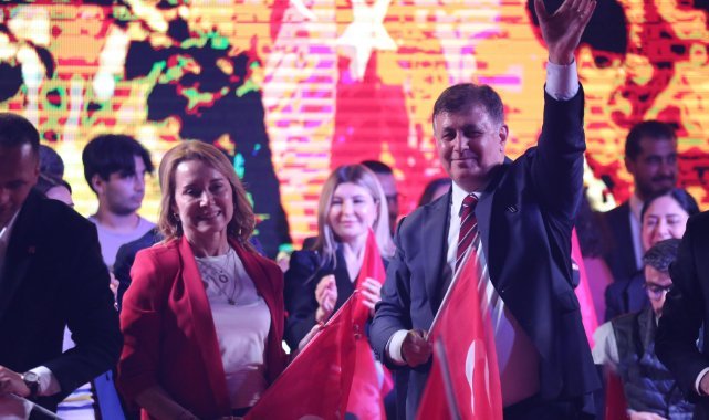Mutlu’dan zafer konuşması: İktidara giden CHP’nin ayak sesleri!