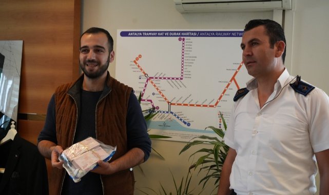 Tır şoförünün 100 bin TL’lik dalgınlığında, imdada halk otobüsü şoförü yetişti