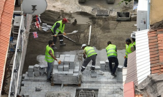 İzmir’in mirası Tarihi Kemeraltı Çarşısı’nda çalışmalar devam ediyor
