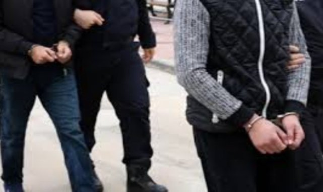 İzmir'de 2'si ihraç öğretmen 4 FETÖ şüphelisi yakalandı