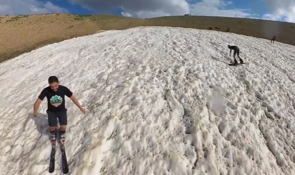 Ağustosta kayak ve snowboard